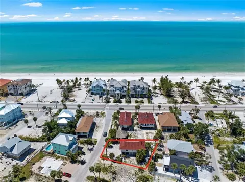 121 Washington Ave, Fort Myers Beach, FL 33931