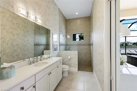 Bath - 9237 Esplanade Blvd, Naples, FL 34119 photo 4 of 7