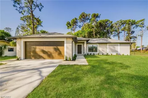 8121 Harrisburg Dr, Fort Myers, FL 33967