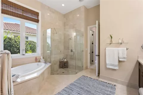 Bath - 2149 Asti Ct, Naples, FL 34105 photo 3 of 6