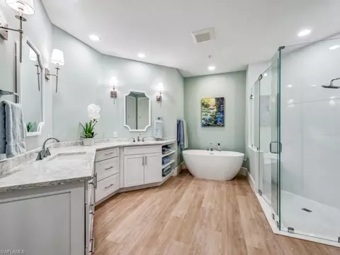 Bath - 113 Colonade Cir #202, Naples, FL 34103 photo 2 of 3