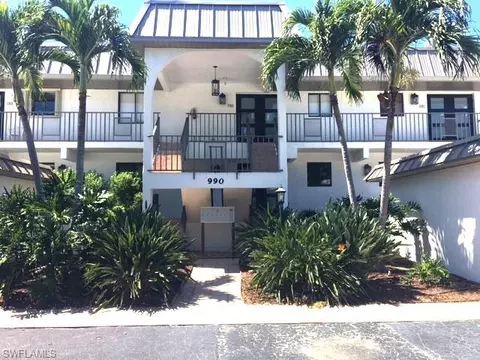 990 8th St S #2A, Naples, FL 34102