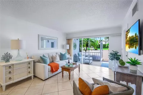 343 8th Ave S #343, Naples, FL 34102