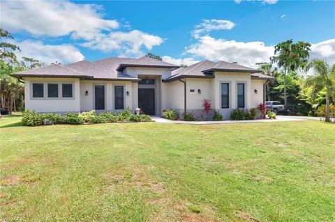 290 6th St NE, Naples, FL 34120