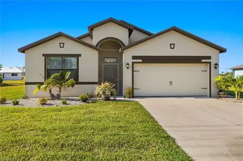304 Trafalgar Pkwy, Cape Coral, FL 33991