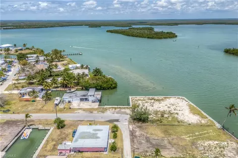 301 Pear Tree Ave, Goodland, FL 34140