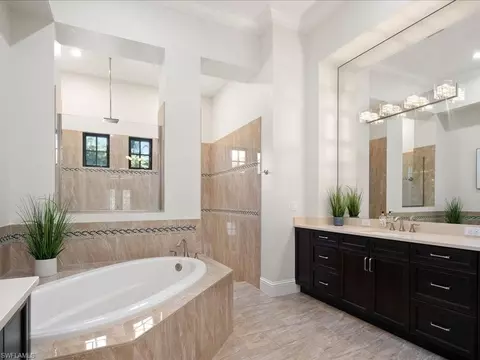Bath - 4249 Deephaven Ln, Naples, FL 34119 photo 3 of 7