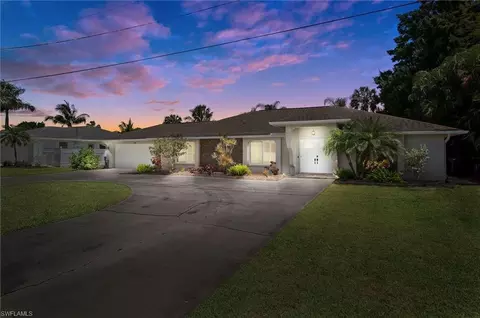 226 Fairway Cir, Naples, FL 34110