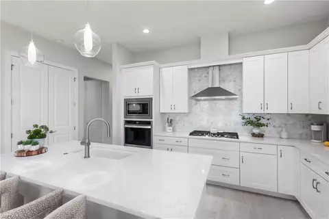 Kitchen - 9199 Cayman Dr, Naples, FL 34114 photo 4 of 4