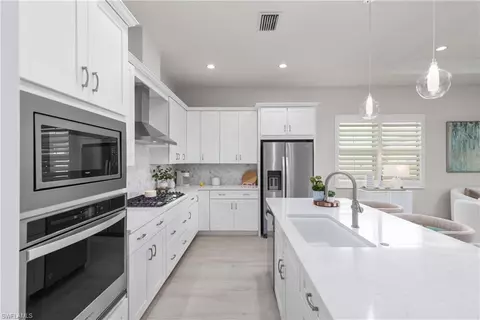 Kitchen - 9199 Cayman Dr, Naples, FL 34114 photo 3 of 4
