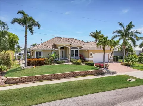 391 Waterleaf Ct, Marco Island, FL 34145