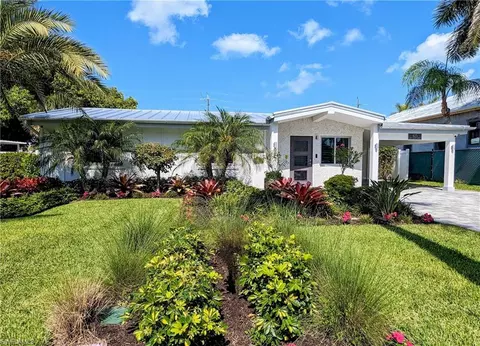 625 10th St N, Naples, FL 34102