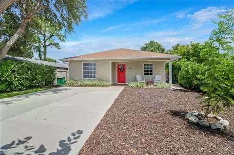 835 94th Ave N, Naples, FL 34108
