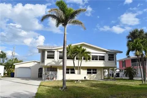 136 Bay Mar Dr, Fort Myers Beach, FL 33931