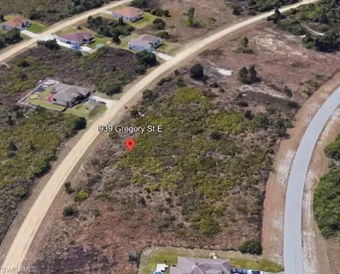 939 Gregory St E, Lehigh Acres, FL 33974 photo 5