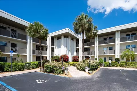 6102 Augusta Dr #210, Fort Myers, FL 33907