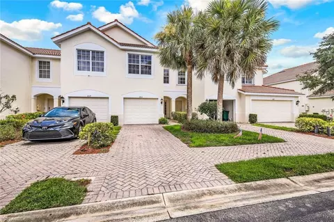 855 Hampton Cir #153, Naples, FL 34105