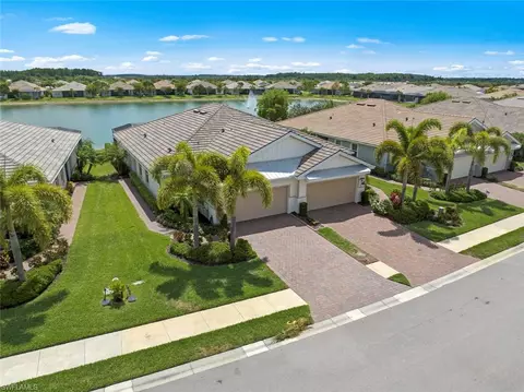 14904 Edgewater Cir, Naples, FL 34114