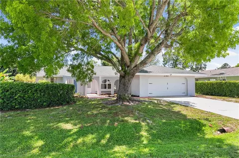 2360 Clipper Way, Naples, FL 34104