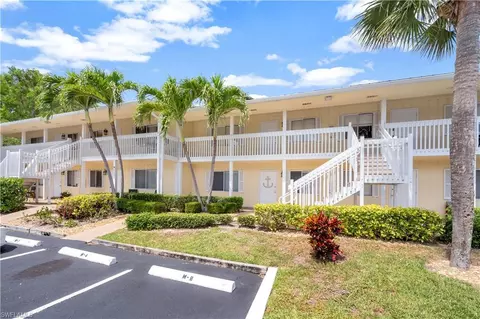 4633 Bayshore Dr #M6, Naples, FL 34112