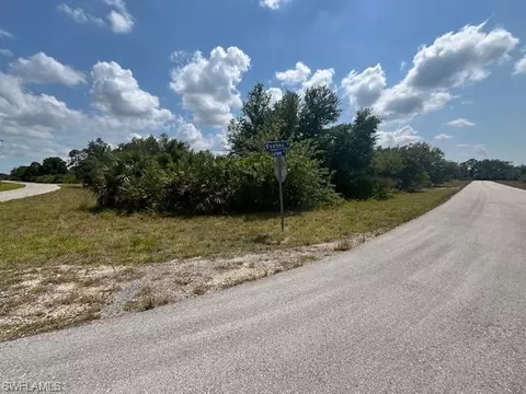 711 Quebec St, Lehigh Acres, FL 33972