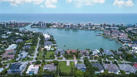 2750 Leeward Ln, Naples, FL 34103