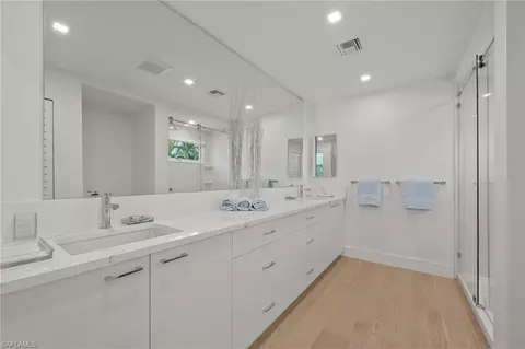 Bath - 71 18th Ave S, Naples, FL 34102 photo 1 of 5