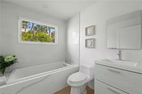 Bath - 71 18th Ave S, Naples, FL 34102 photo 3 of 5