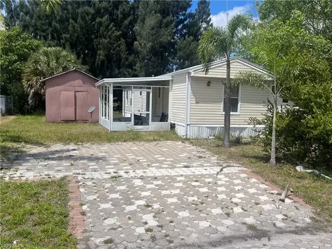 26677 Stardust Dr, Bonita Springs, FL 34135