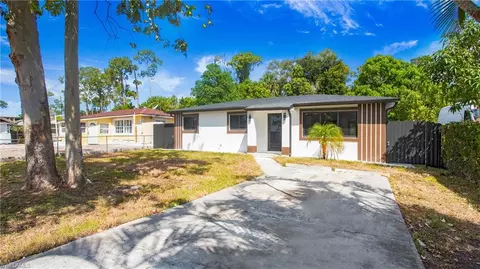 5477 Martin St, Naples, FL 34113