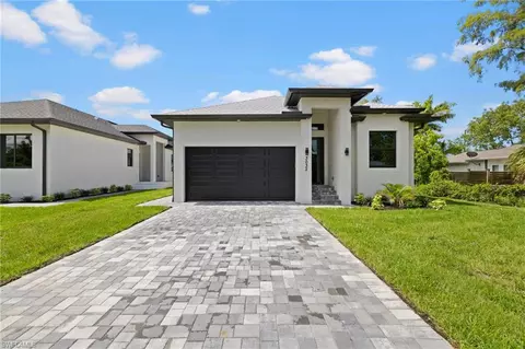 3049 Pine Tree Dr, Naples, FL 34112 photo 2