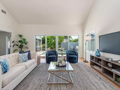 645 Bridgeway Ln, Naples, FL 34108