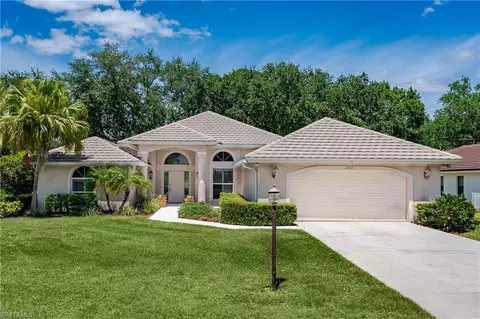 2073 Laguna Way, Naples, FL 34109
