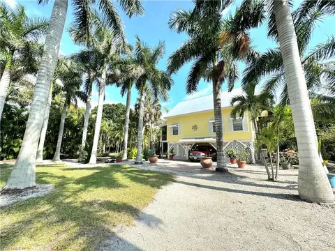 2732 Weeks Ave, Naples, FL 34112