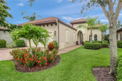 7327 Lantana Cir, Naples, FL 34119