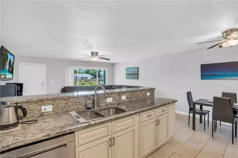 Kitchen - 883 Coconut Cir E, Naples, FL 34104 photo 3 of 4