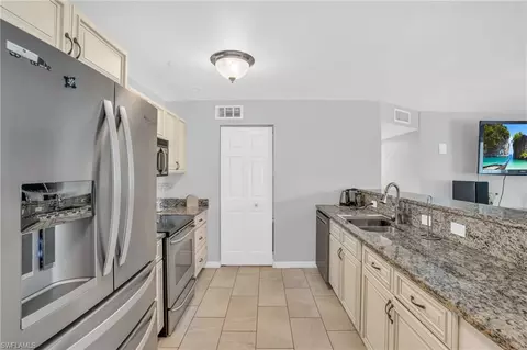 Kitchen - 883 Coconut Cir E, Naples, FL 34104 photo 4 of 4