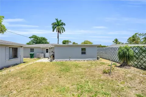 Exterior - 883 Coconut Cir E, Naples, FL 34104 photo 2 of 4