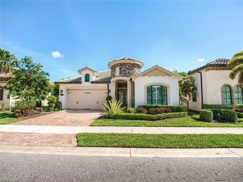 9267 Glenforest Dr, Naples, FL 34120