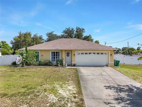 736 SW 8th Ter, Cape Coral, FL 33991