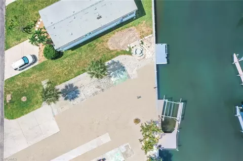 32 Nancy Ln, Fort Myers Beach, FL 33931