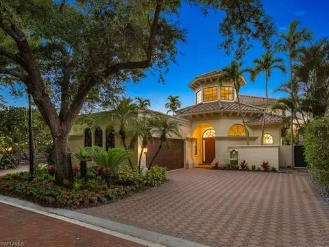 7855 Vizcaya Way, Naples, FL 34108