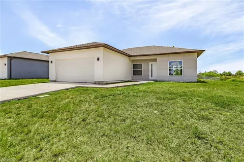 1004 Capetown Ave, Lehigh Acres, FL 33974