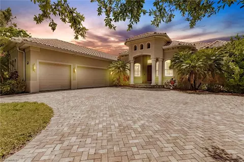 581 31st St SW, Naples, FL 34117