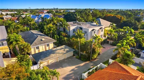 View/Area - 445 3rd Ave S #200, Naples, FL 34102 photo 6 of 9