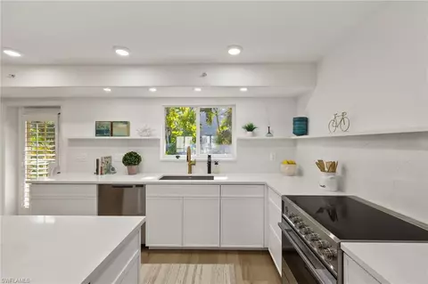Kitchen - 445 3rd Ave S #200, Naples, FL 34102 photo 5 of 5