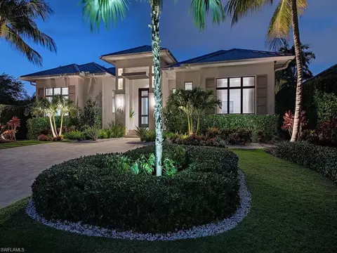653 13th Ave S, Naples, FL 34102