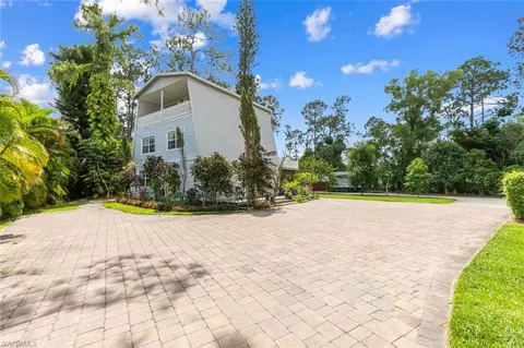 6230 Bur Oaks Ln, Naples, FL 34119
