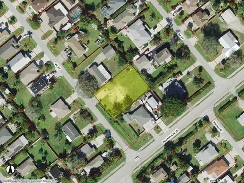 112 4th St, Naples, FL 34113