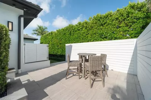 Exterior - 625 Parkview Ln, Naples, FL 34103 photo 10 of 12
